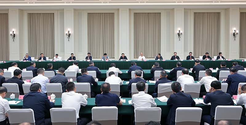 王曉暉在省級領(lǐng)導(dǎo)干部黨紀(jì)學(xué)習(xí)教育讀書班上強(qiáng)調(diào)
堅(jiān)持從學(xué)紀(jì)入手抓好黨紀(jì)學(xué)習(xí)教育
切實(shí)做到學(xué)紀(jì)知紀(jì)明紀(jì)守紀(jì)
黃強(qiáng)施小琳參加「相關(guān)圖片」